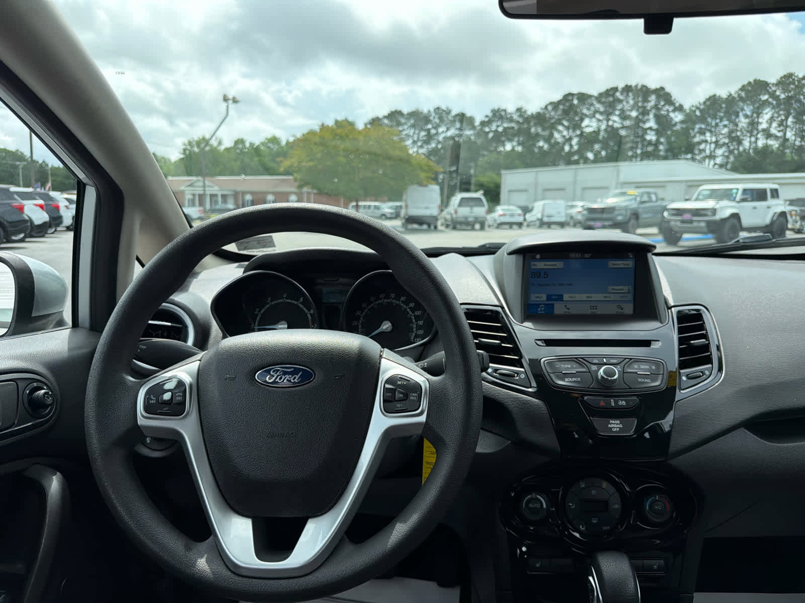 Used 2017 Ford Fiesta SE w/ Equipment Group 201A FWD image 14