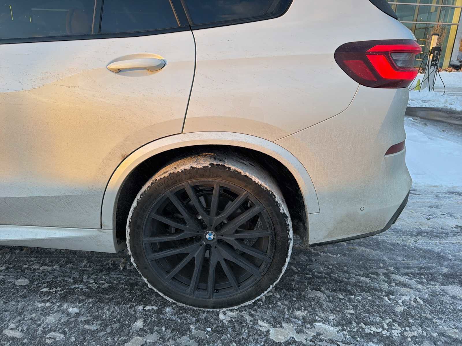 Used 2023 BMW X5 xDrive40i w/ M Sport Package image 5