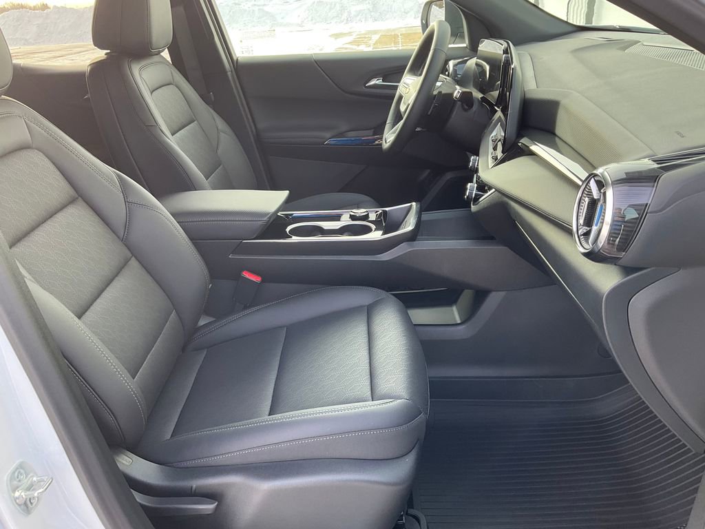 Used 2026 Chevrolet Equinox LT w/ Convenience Package II image 21