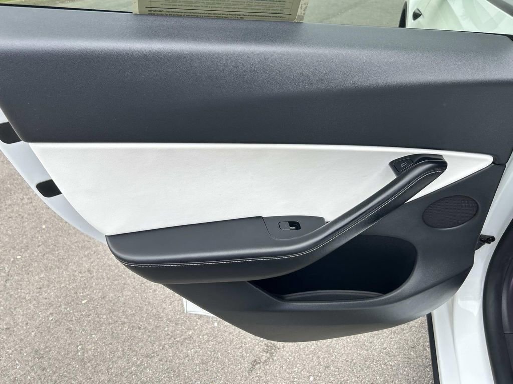 Used 2021 Tesla Model Y Long Range AWD/4WD image 21