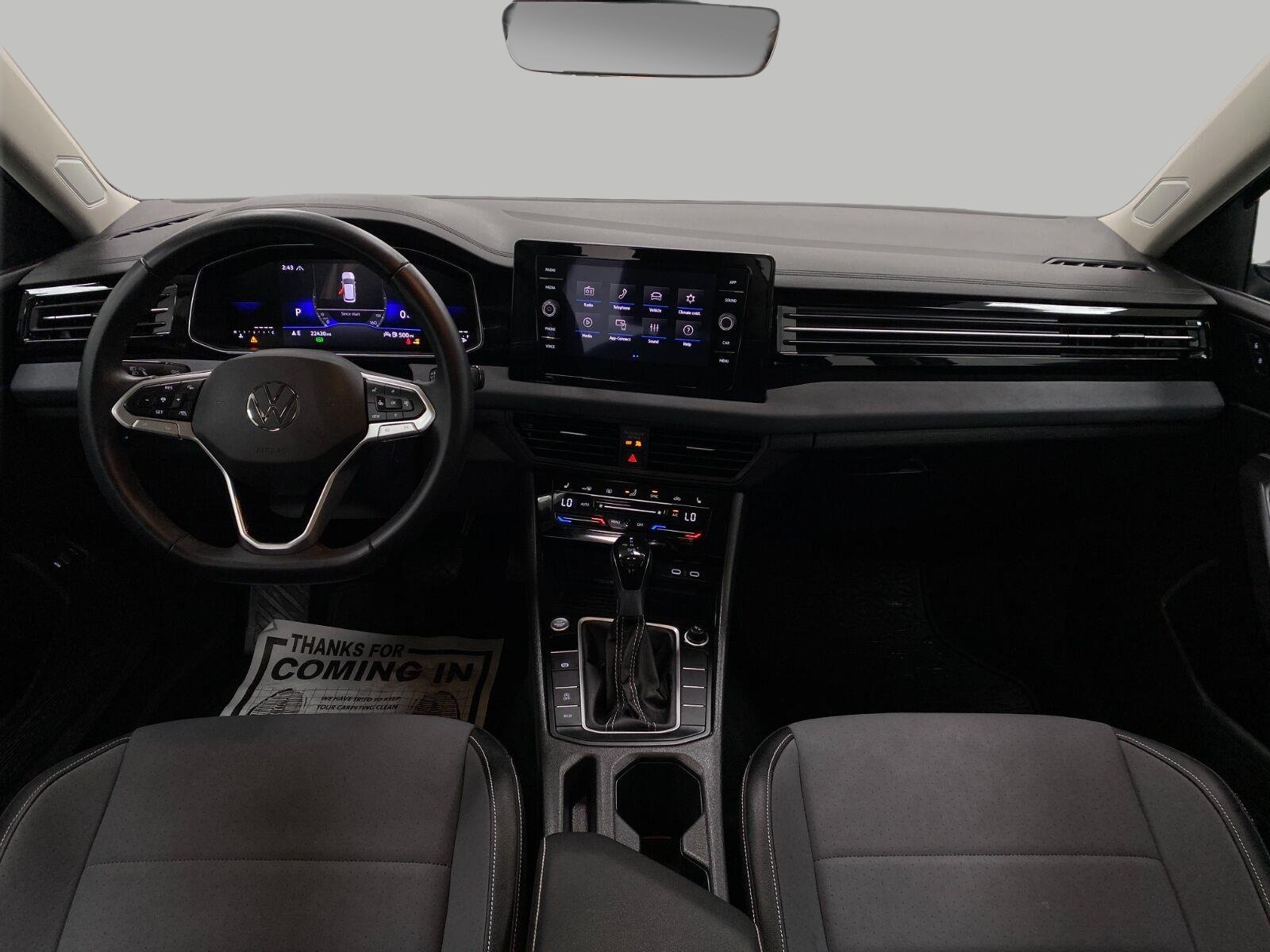 Certified 2025 Volkswagen Jetta SE FWD image 19
