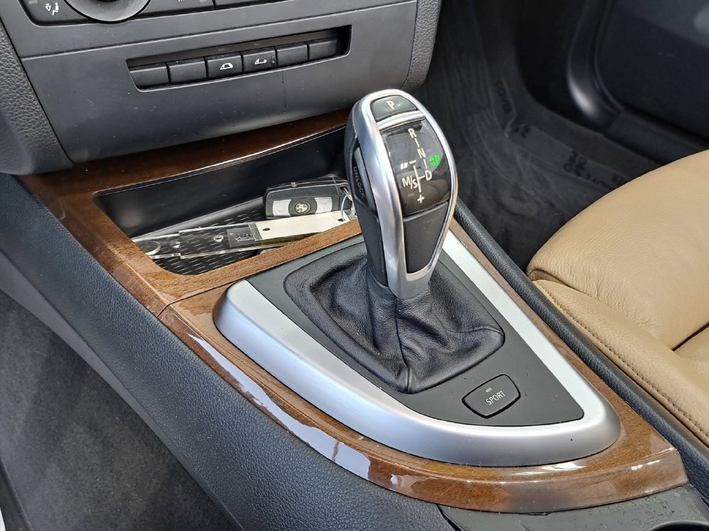 Used 2012 BMW 135i Convertible RWD image 16