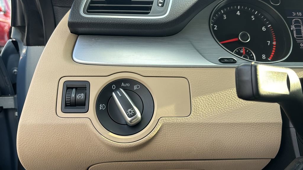 Used 2013 Volkswagen CC Sport image 15