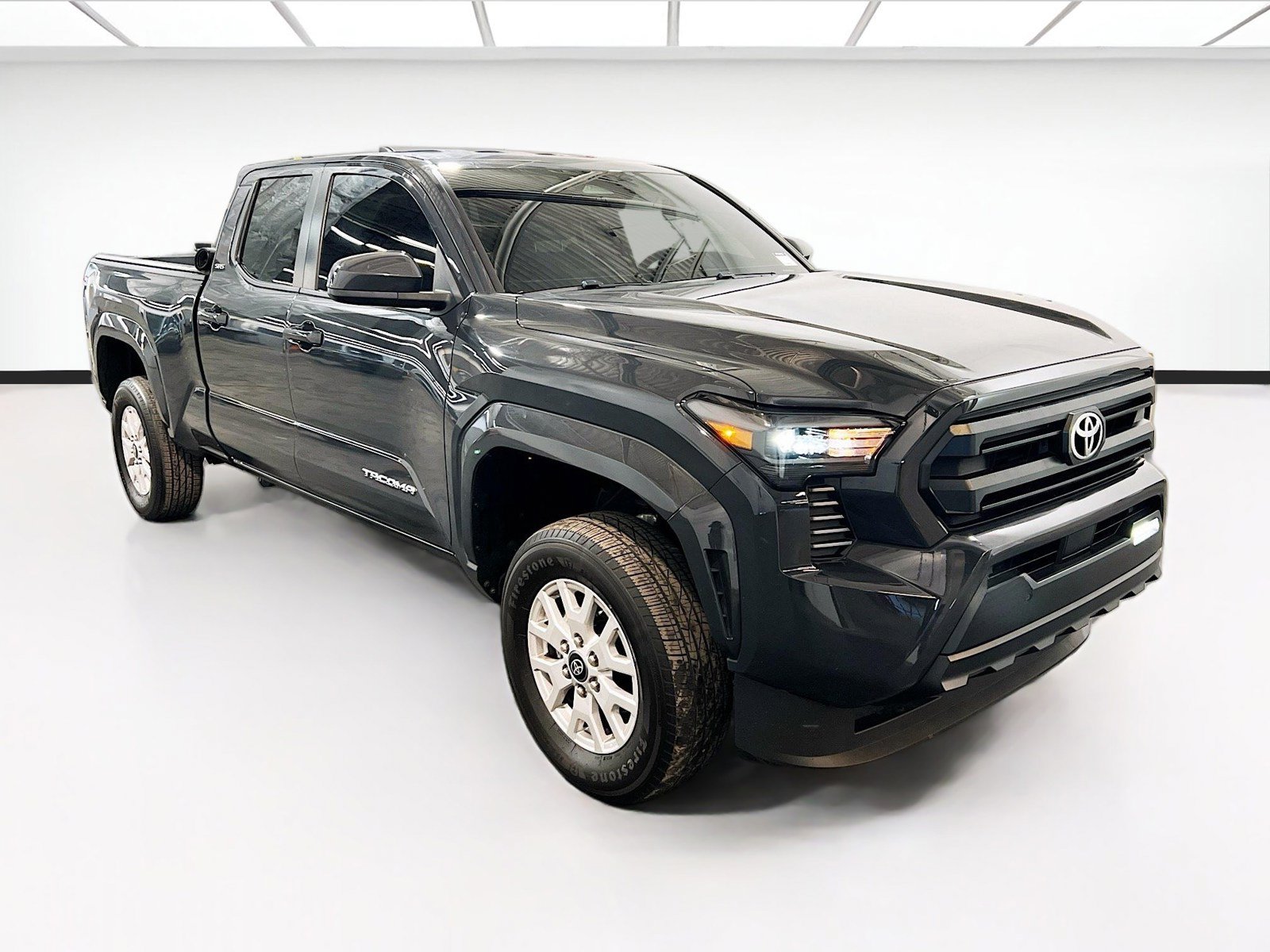 Used 2024 Toyota Tacoma SR5 AWD/4WD image 3