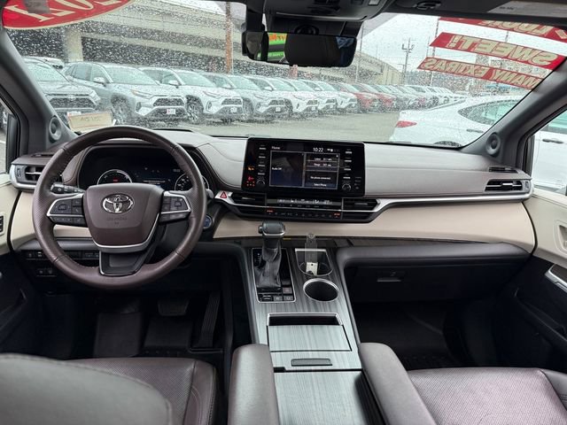 Certified 2021 Toyota Sienna Platinum image 10