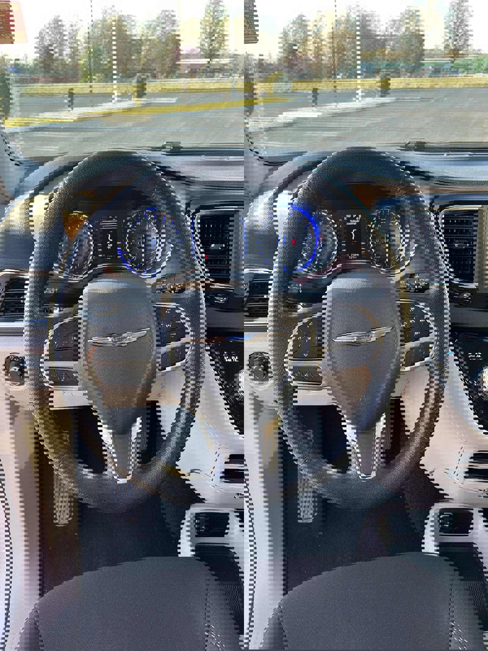 Used 2021 Chrysler Voyager LX image 22