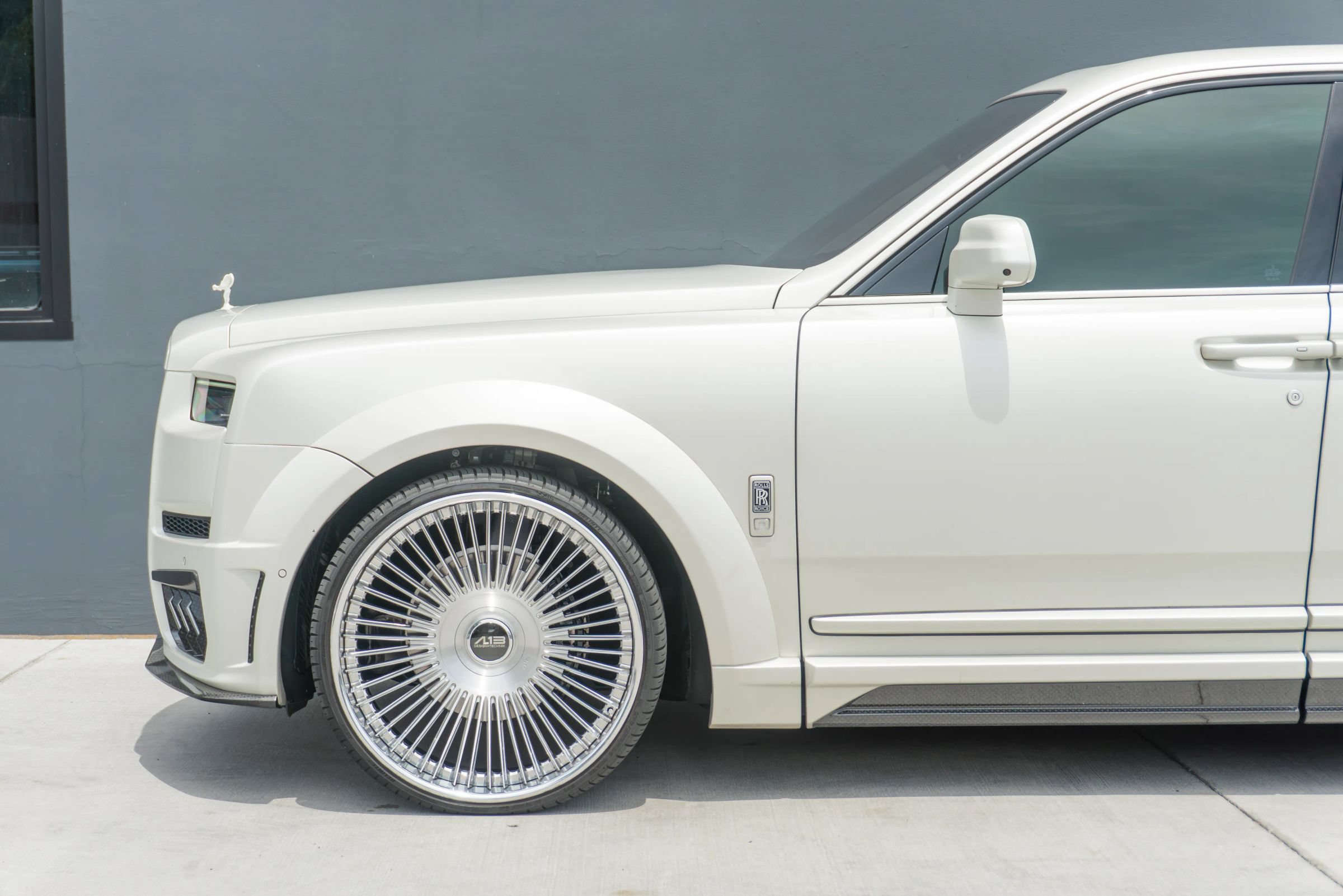 Used 2025 Rolls-Royce Cullinan AWD/4WD image 18