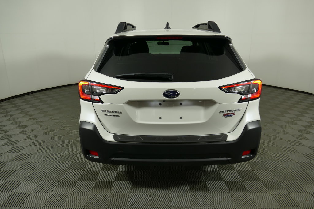 Used 2024 Subaru Outback Premium AWD/4WD image 4