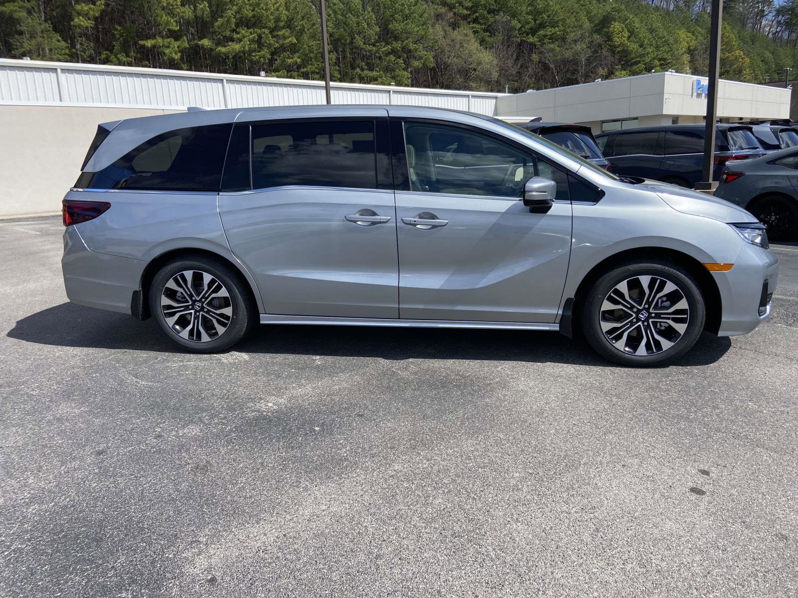 New 2026 Honda Odyssey Elite image 2