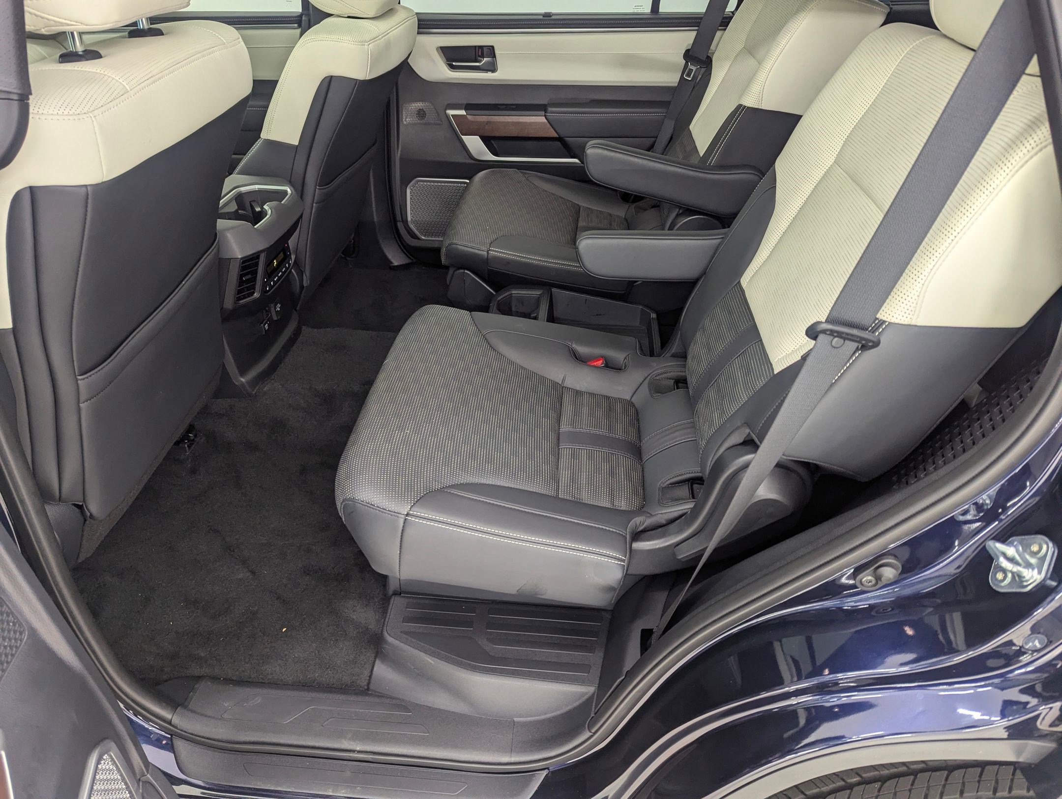 Used 2025 Toyota Sequoia Capstone image 14