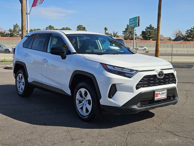 Used 2024 Toyota RAV4 LE AWD/4WD image 5