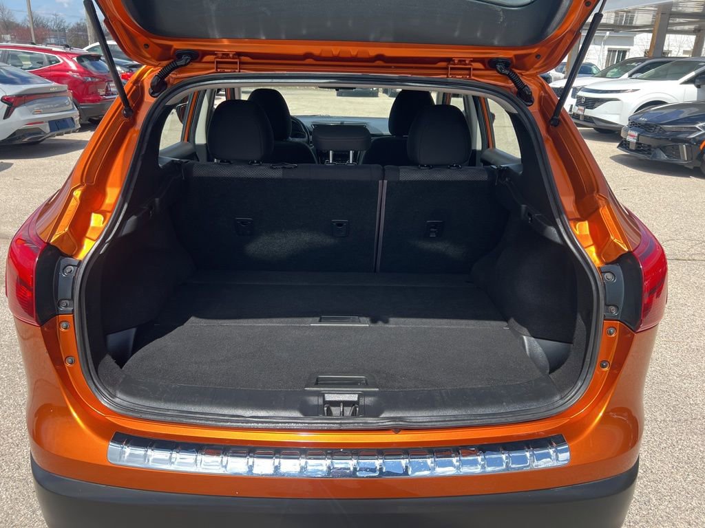 Used 2017 Nissan Rogue Sport SV w/ SV All-Weather Package AWD/4WD image 11