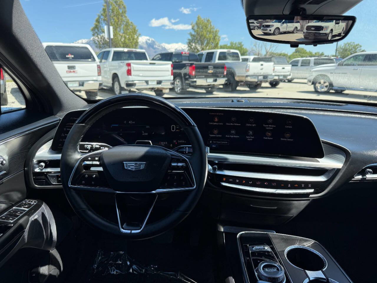 Used 2024 Cadillac Lyriq Luxury w/ LPO, Floor Liner Package AWD/4WD image 30