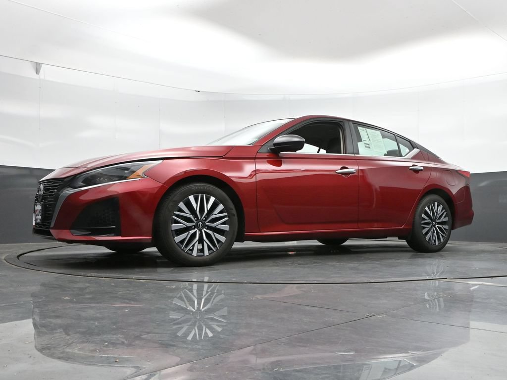 Used 2025 Nissan Altima 2.5 SV FWD image 45