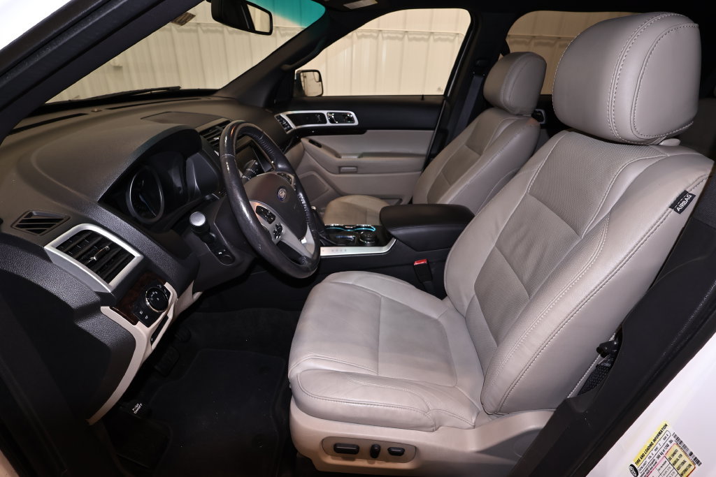 Used 2014 Ford Explorer Limited w/ Equipment Group 301A AWD/4WD image 12