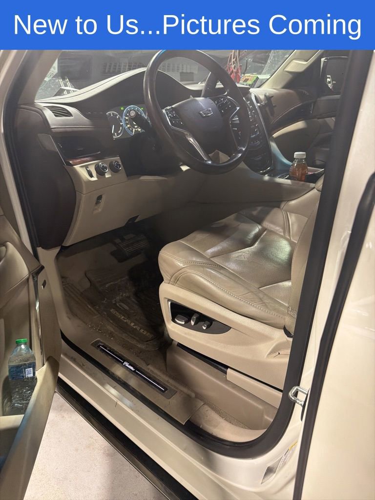 Used 2015 Cadillac Escalade Premium image 3