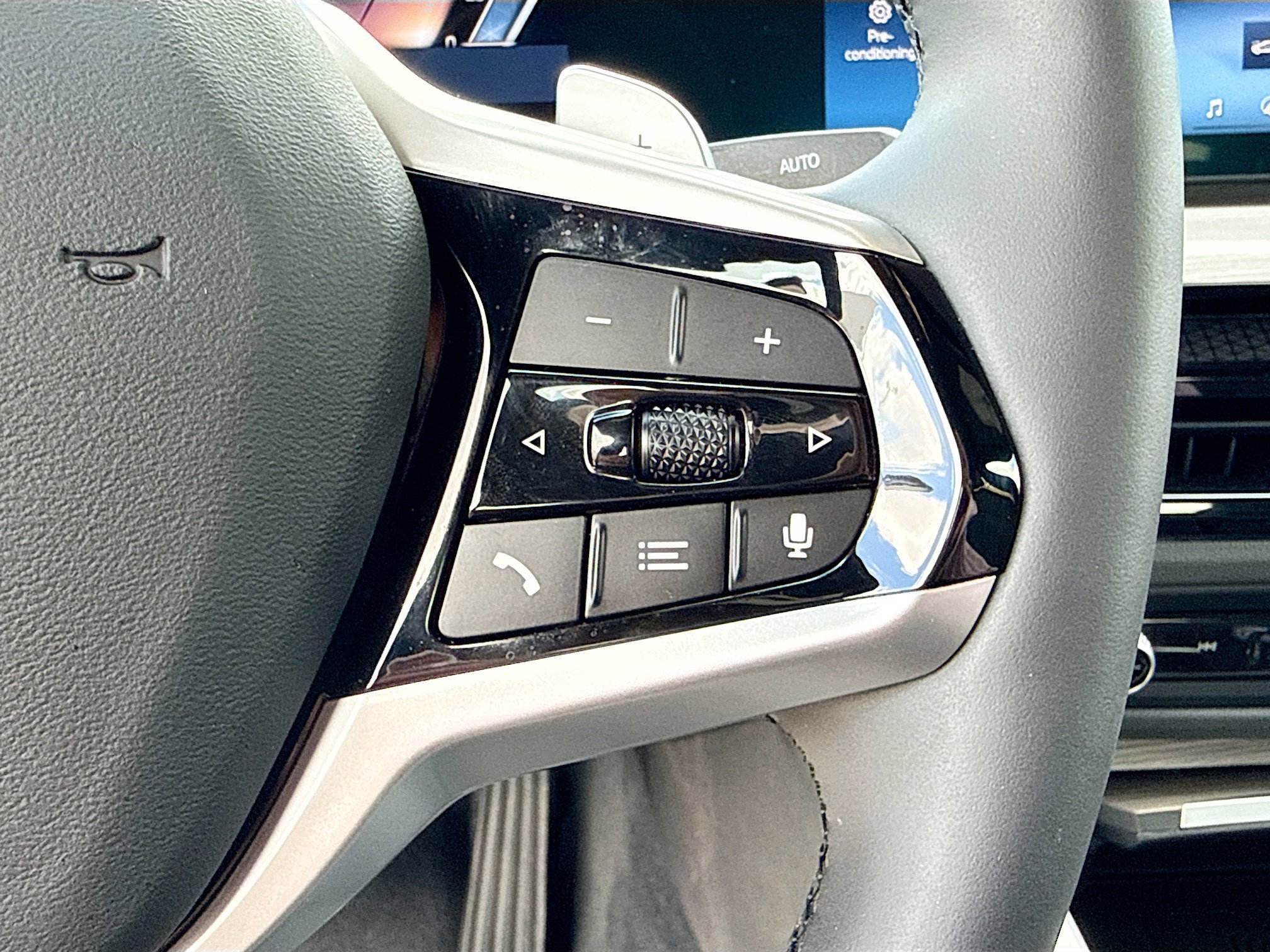 Used 2025 BMW 330i Sedan image 39