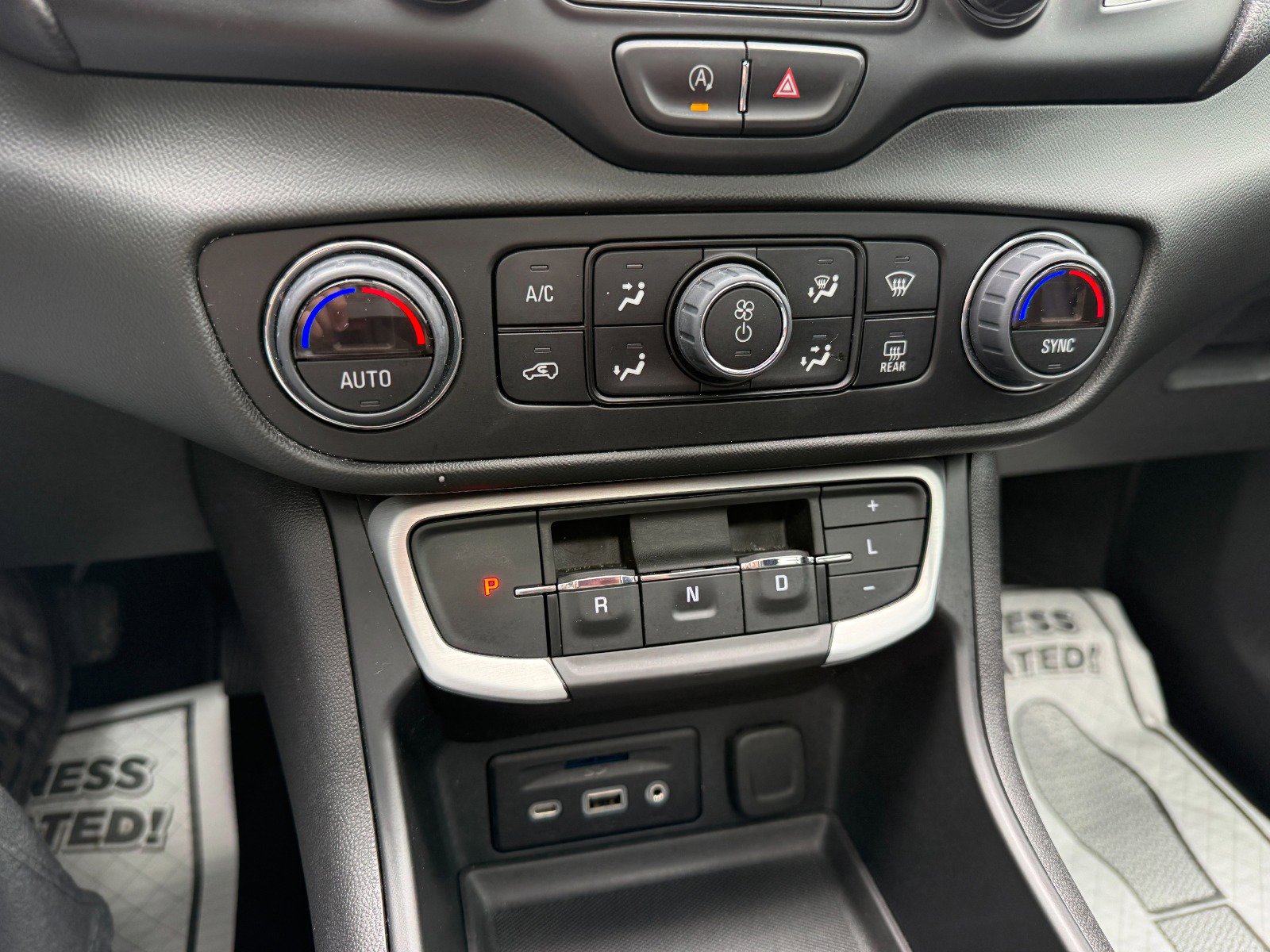 Used 2022 GMC Terrain SLT w/ Elevation Edition image 33