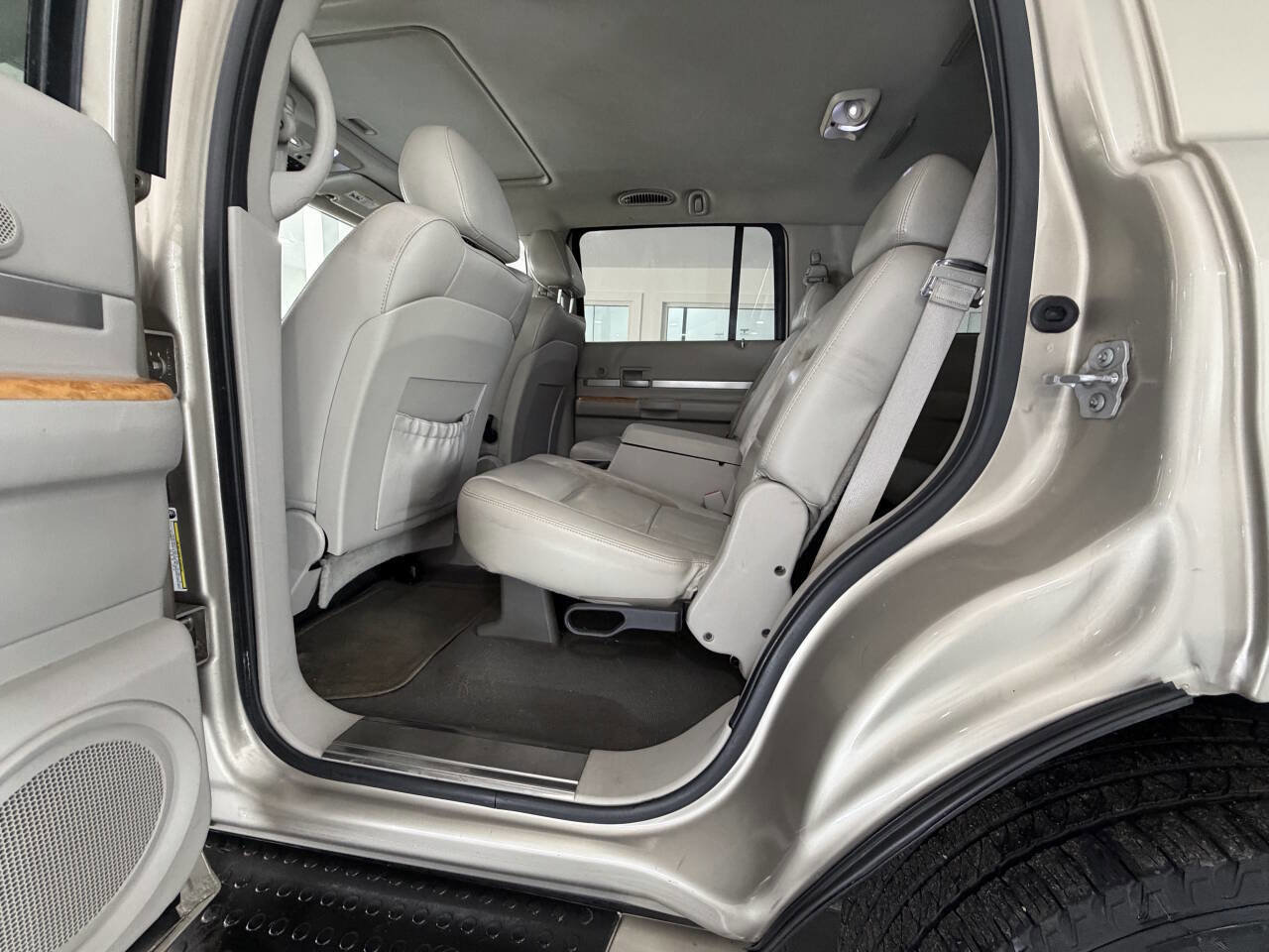 Used 2008 Chrysler Aspen Limited image 22