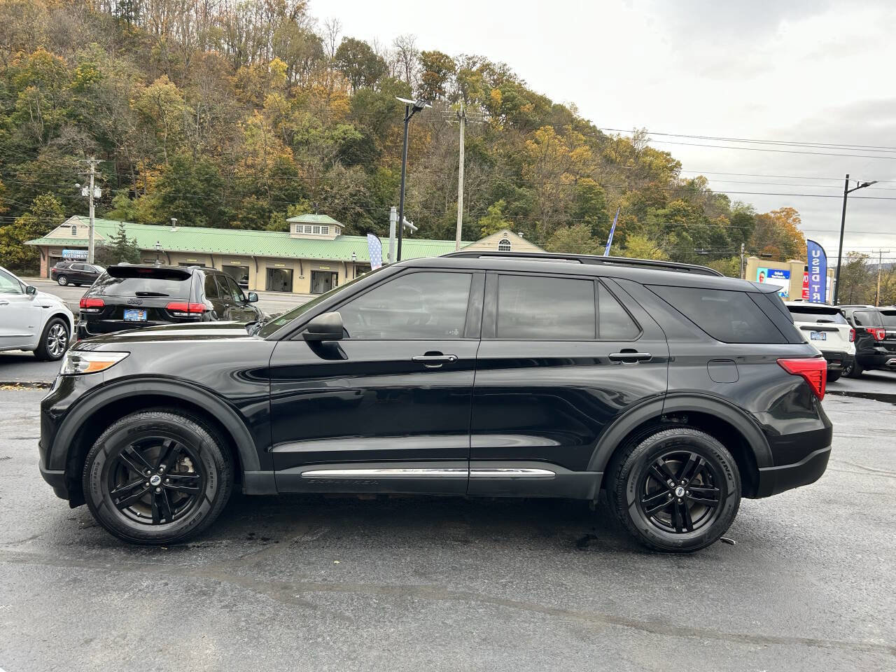 Used 2021 Ford Explorer XLT w/ Equipment Group 202A image 7