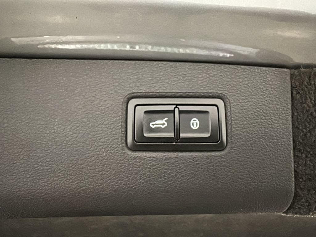 Used 2018 Bentley Bentayga Activity AWD/4WD image 23
