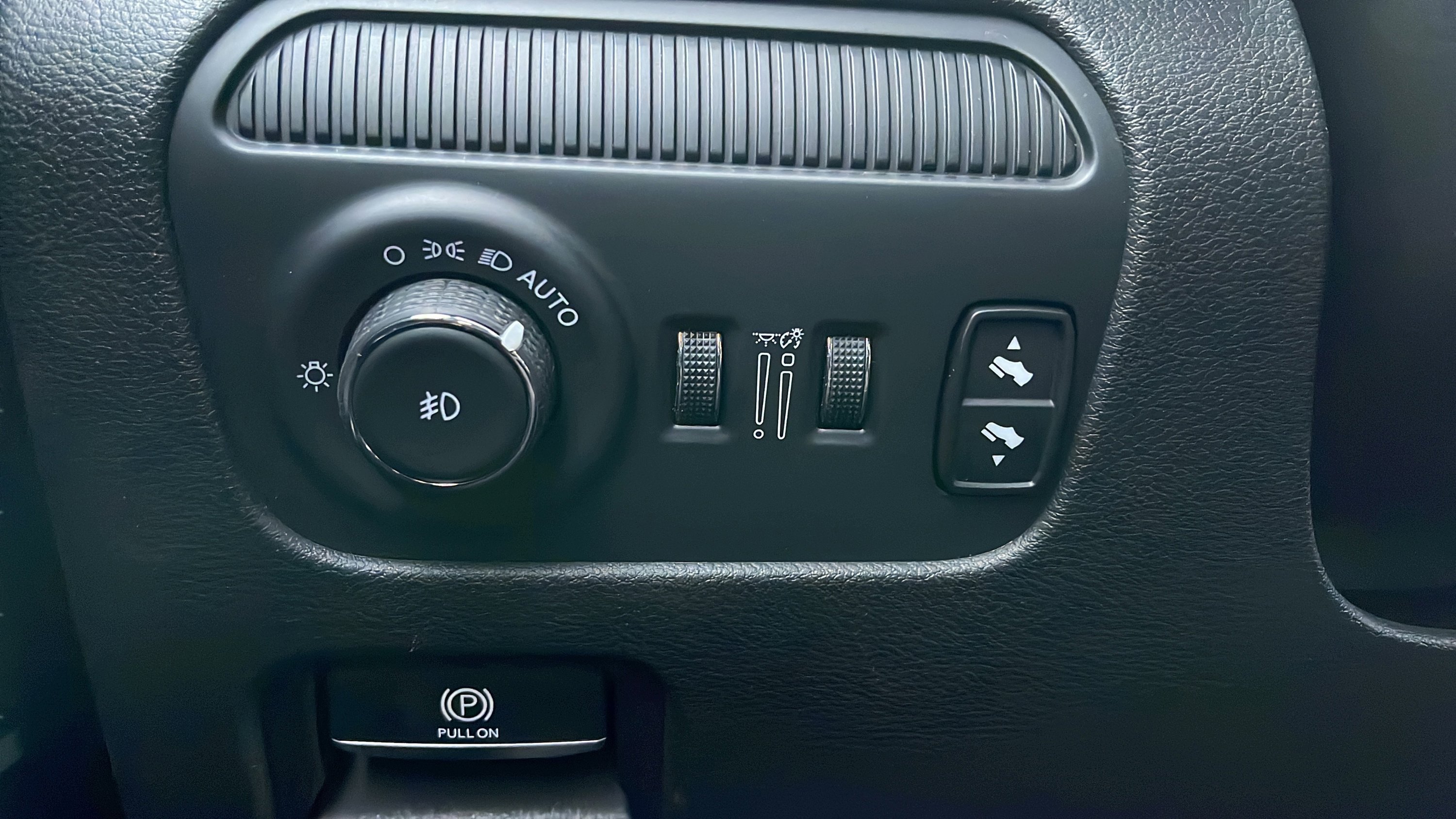 Used 2024 Jeep Wagoneer L Series III w/ Flexible Seating Group image 20