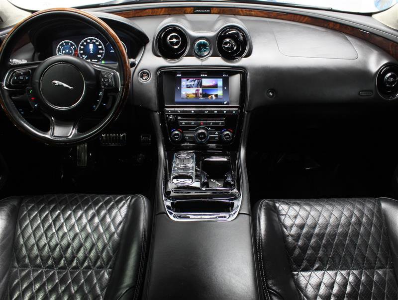 Used 2016 Jaguar XJ L Portfolio RWD image 9