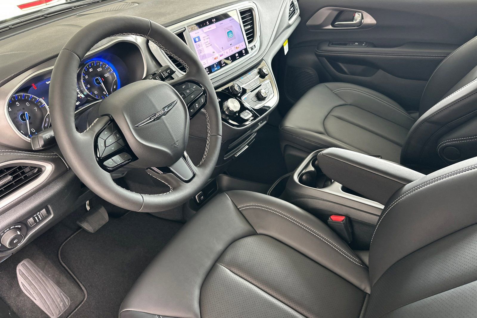 New 2026 Chrysler Pacifica Select image 11