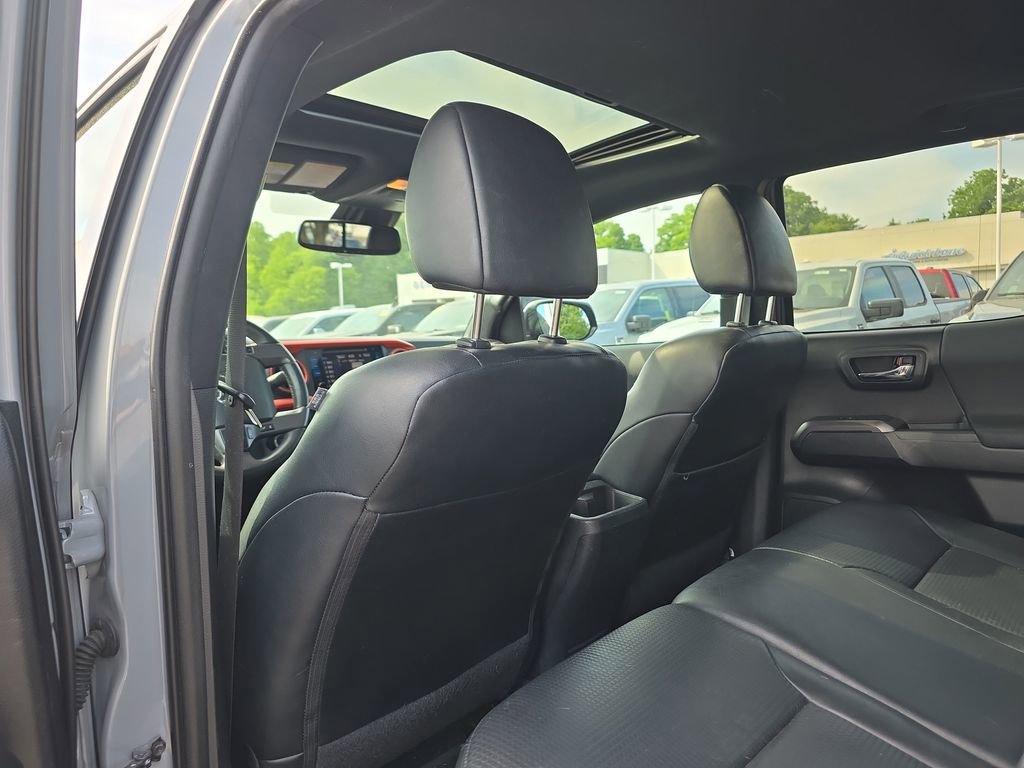 Used 2019 Toyota Tacoma TRD Sport AWD/4WD image 18