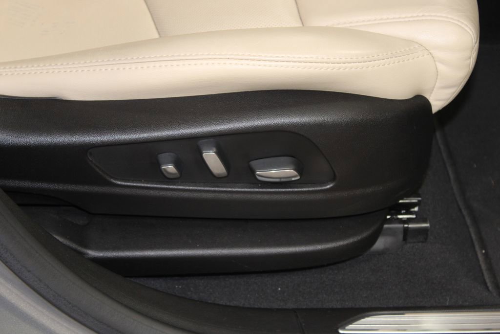 Used 2018 Cadillac XT5 Premium Luxury w/ Driver Assist Package image 25