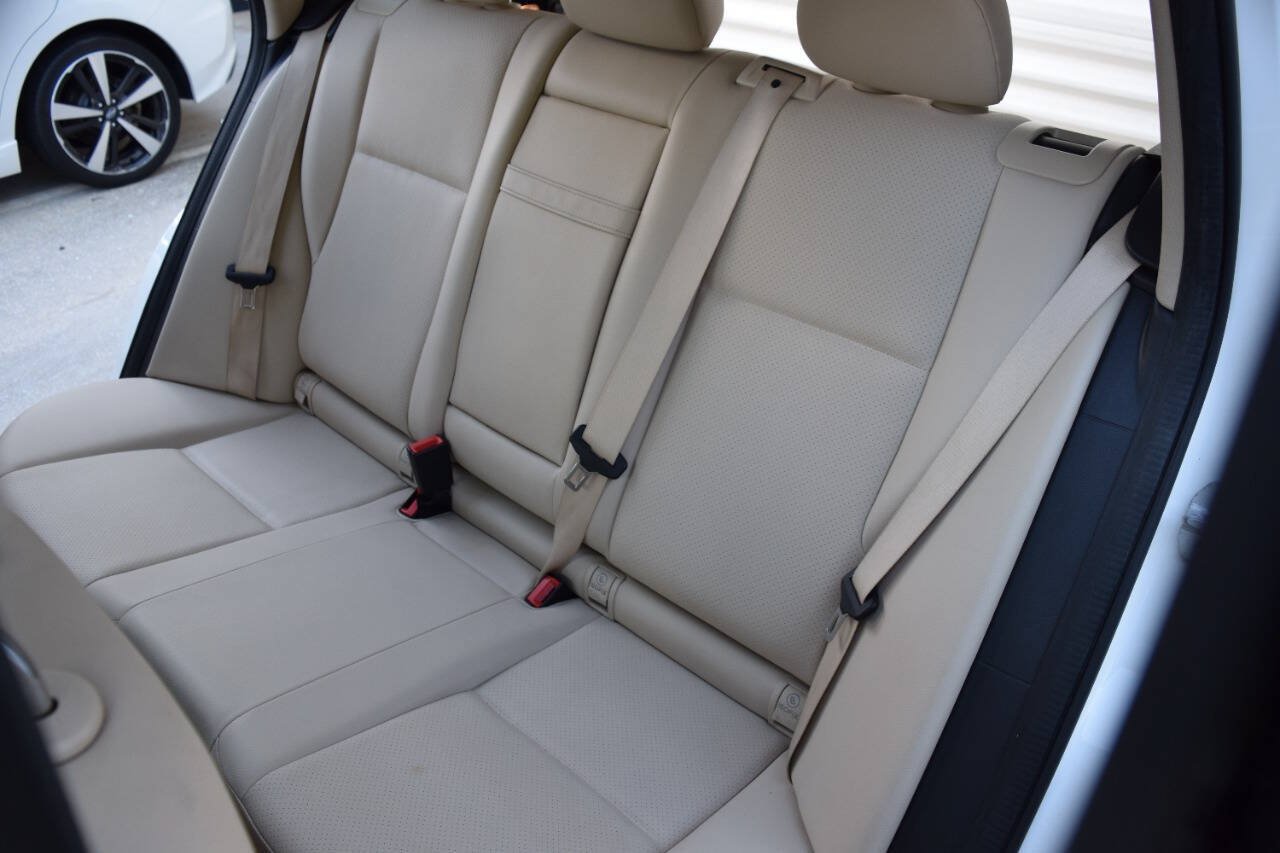 Used 2013 Mercedes-Benz GLK 250 BlueTEC 4MATIC image 40
