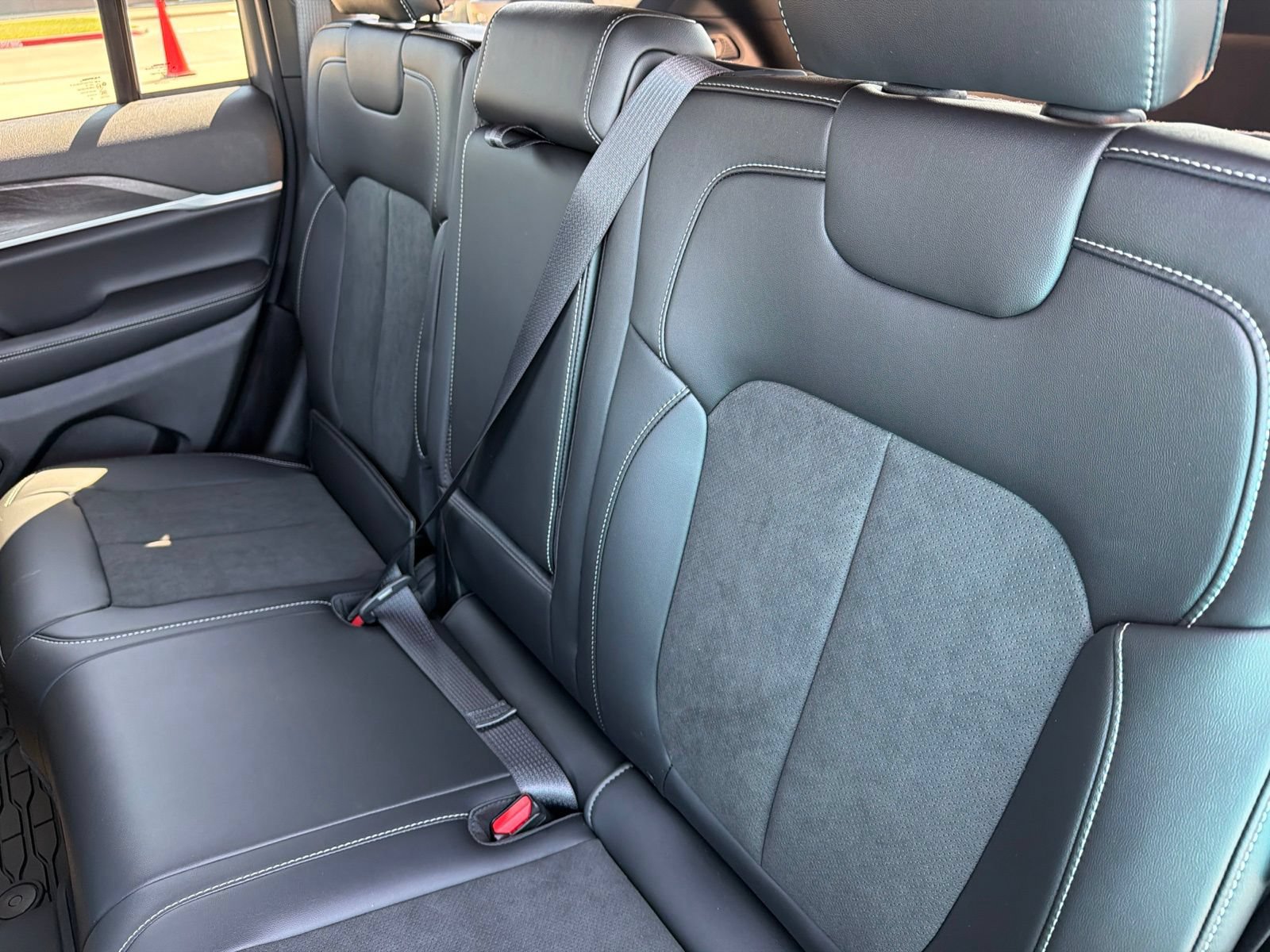 New 2026 Jeep Grand Cherokee Altitude AWD/4WD image 19