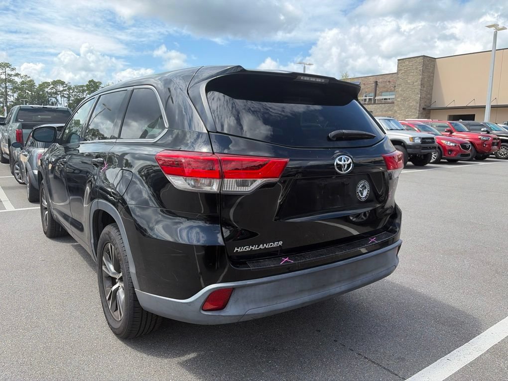 Used 2018 Toyota Highlander LE FWD image 3