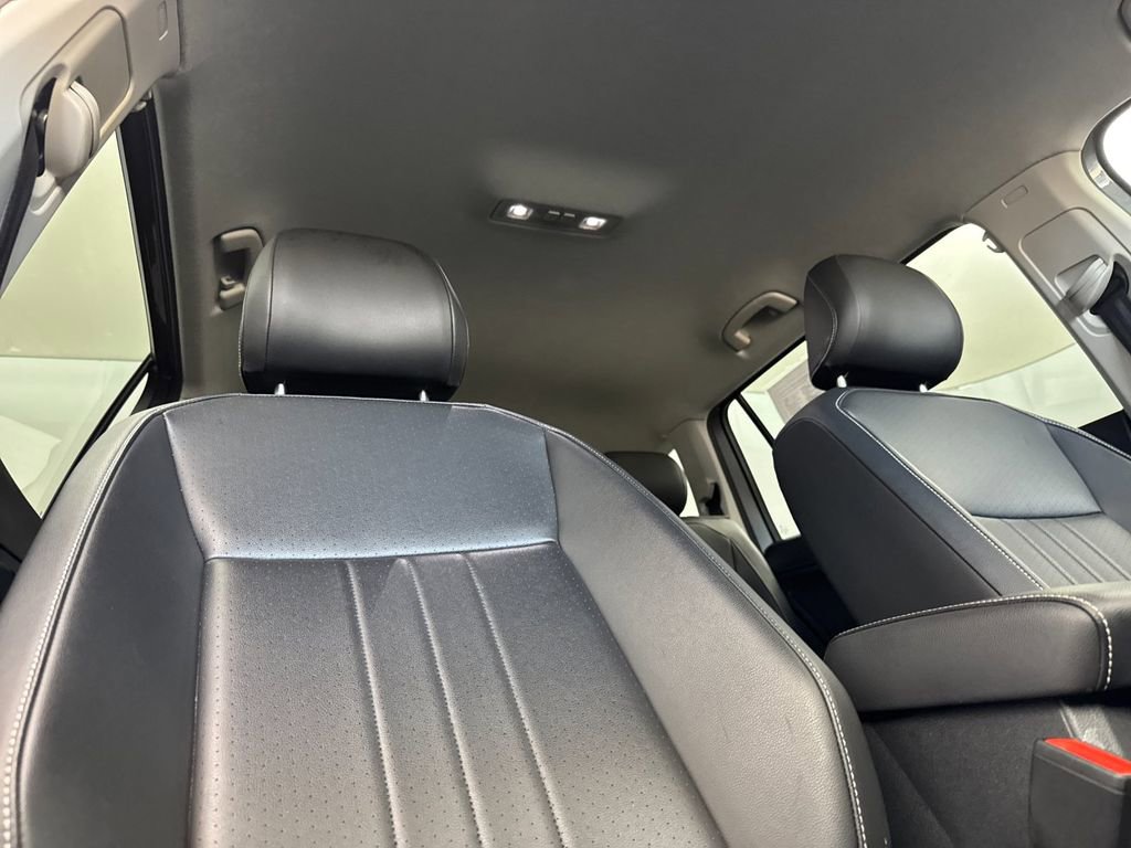 Used 2024 Volkswagen Tiguan SE image 17