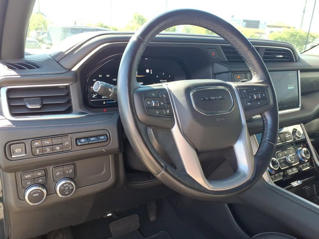 Used 2022 GMC Yukon XL Denali AWD/4WD image 16
