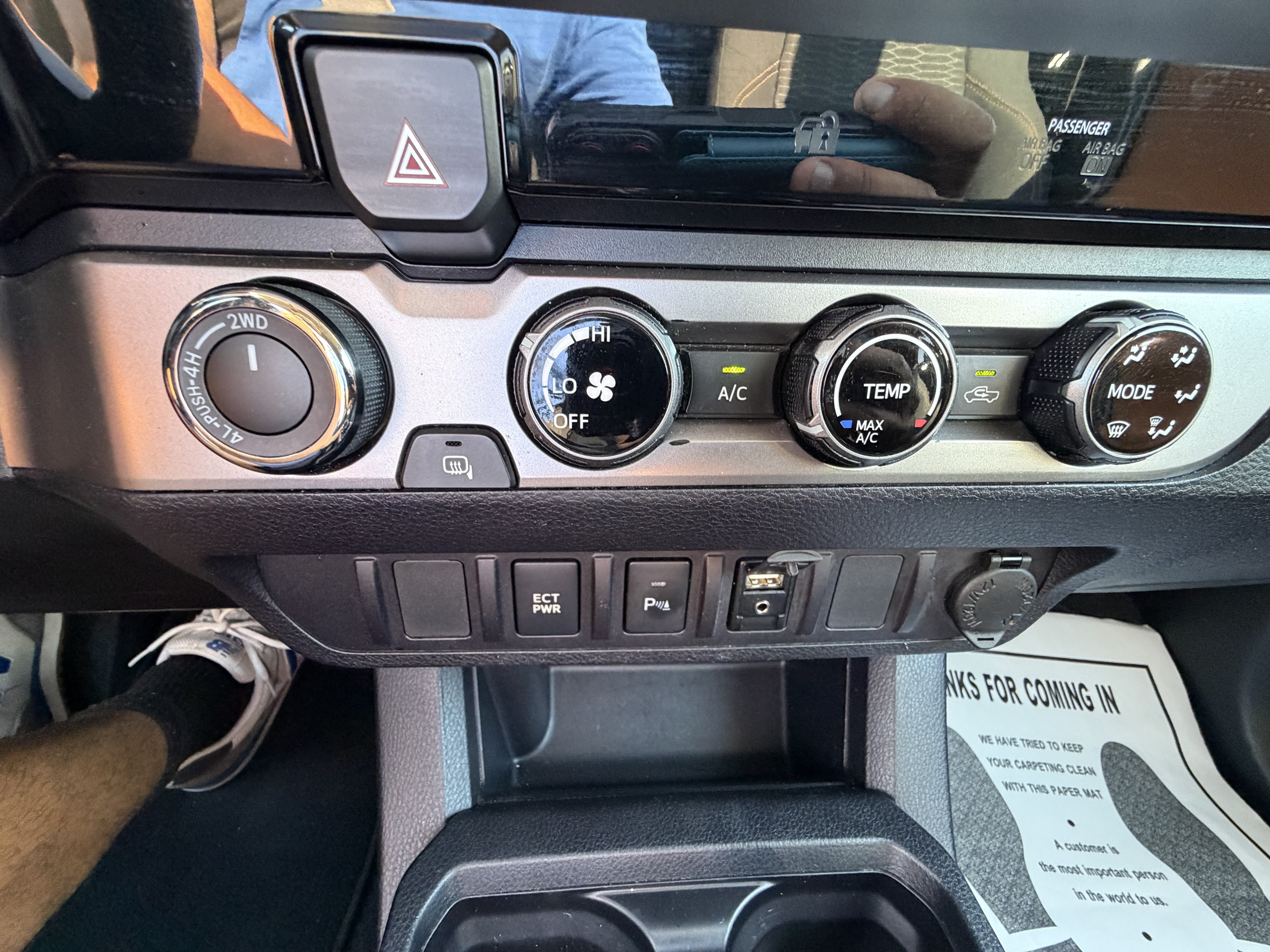 Used 2017 Toyota Tacoma SR5 AWD/4WD image 24