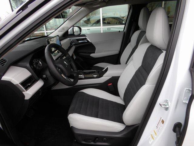 New 2026 Mitsubishi Outlander SE image 14