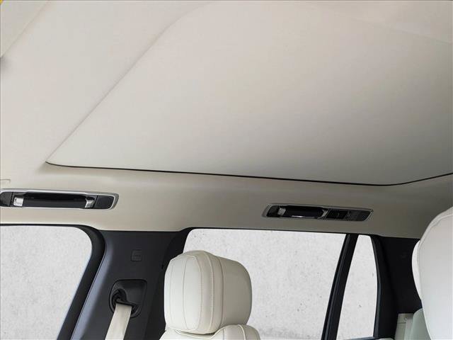 New 2026 Land Rover Range Rover Long Wheelbase SE AWD/4WD image 15