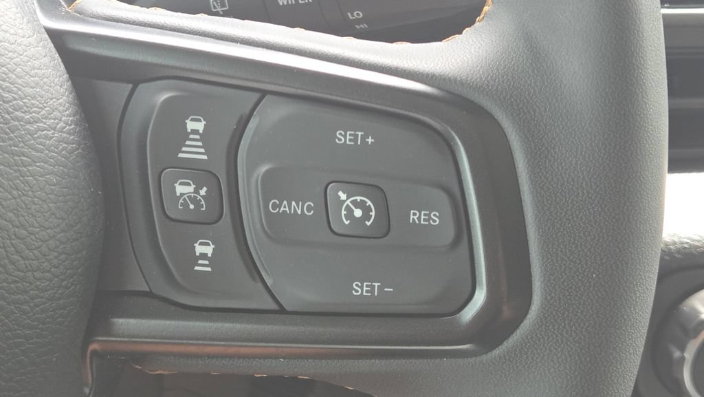 Used 2024 Jeep Wrangler Unlimited AWD/4WD image 32