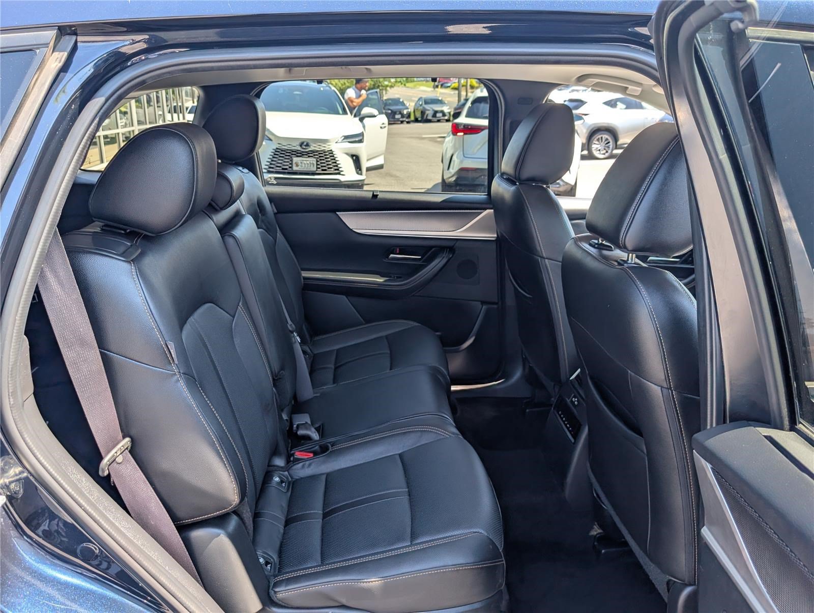 Used 2024 MAZDA CX-90 Plug-In Hybrid w/ Preferred AWD/4WD image 12