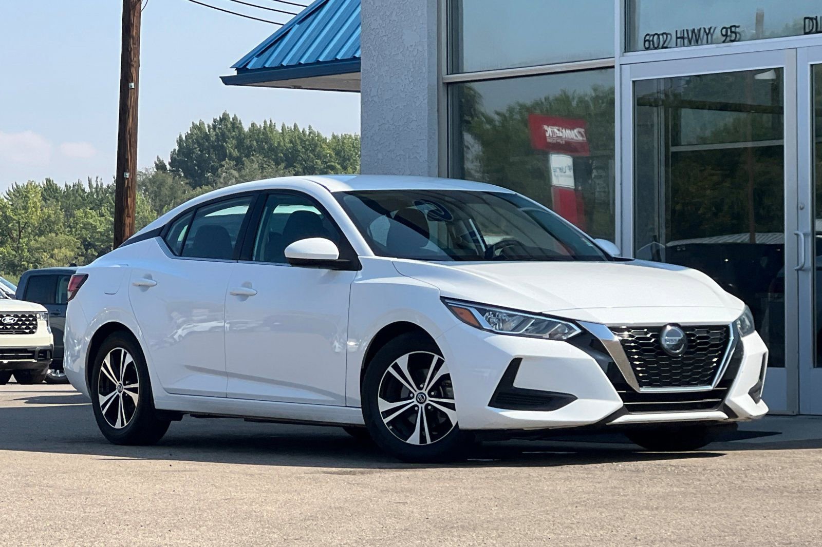 Used 2022 Nissan Sentra SV image 2