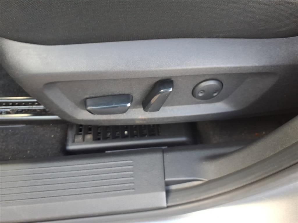 Used 2024 Nissan Rogue SV image 29