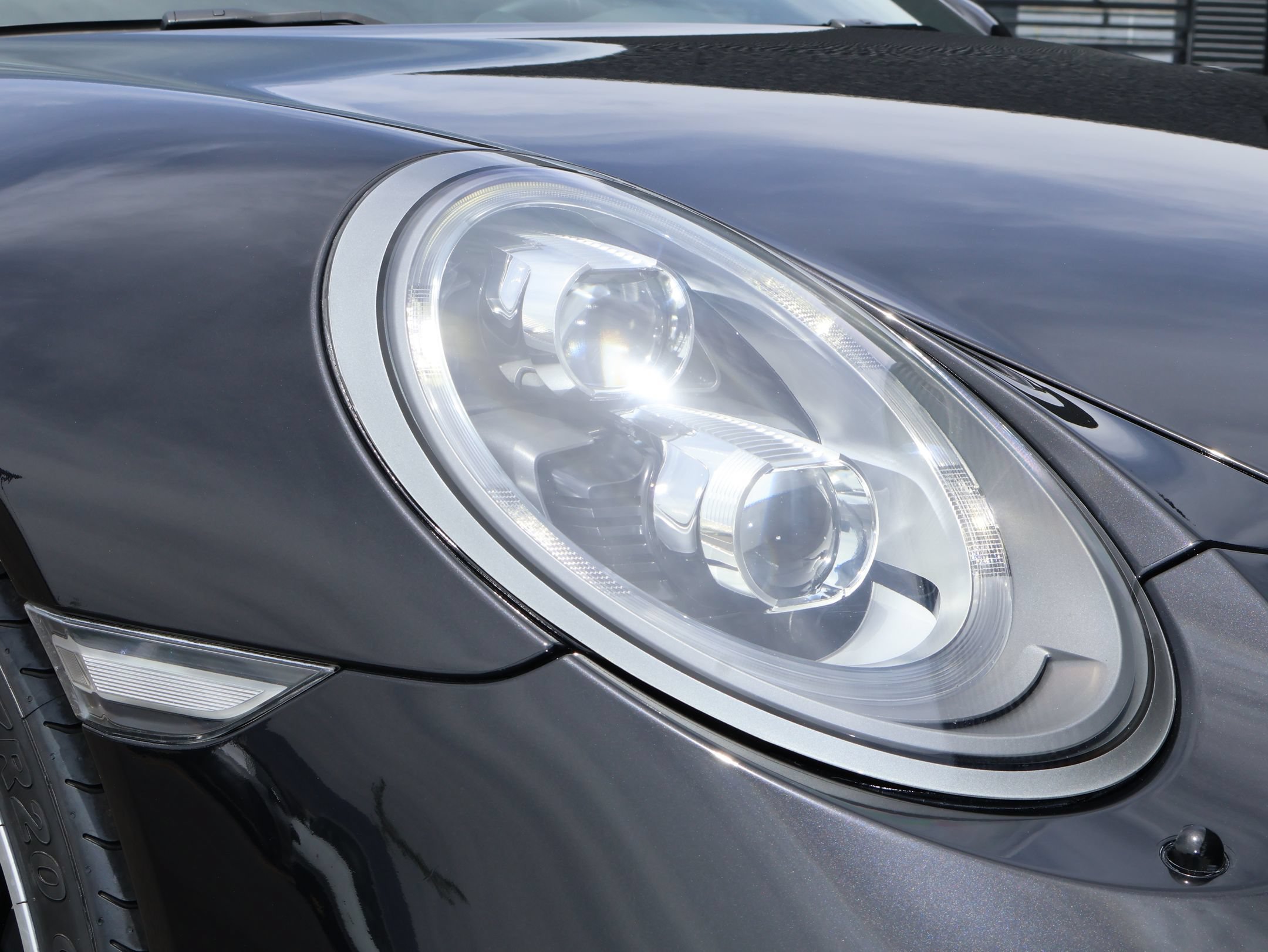 Used 2014 Porsche 911 Turbo S AWD/4WD image 12