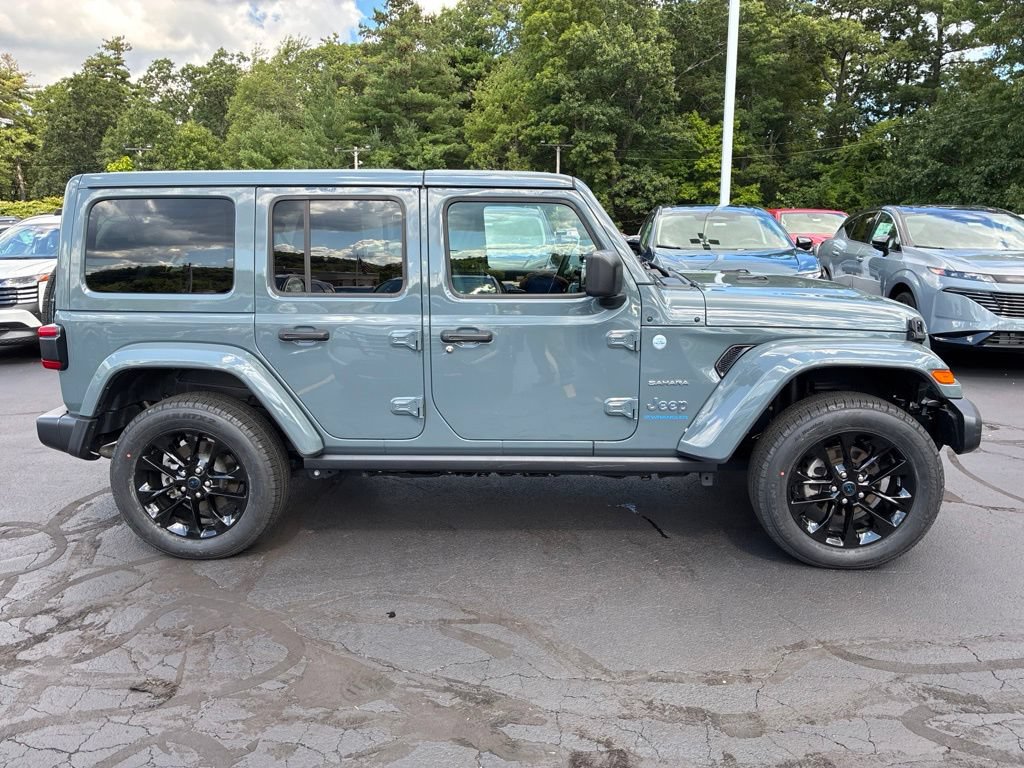 Used 2024 Jeep Wrangler Unlimited Sahara w/ Technology Group AWD/4WD image 8