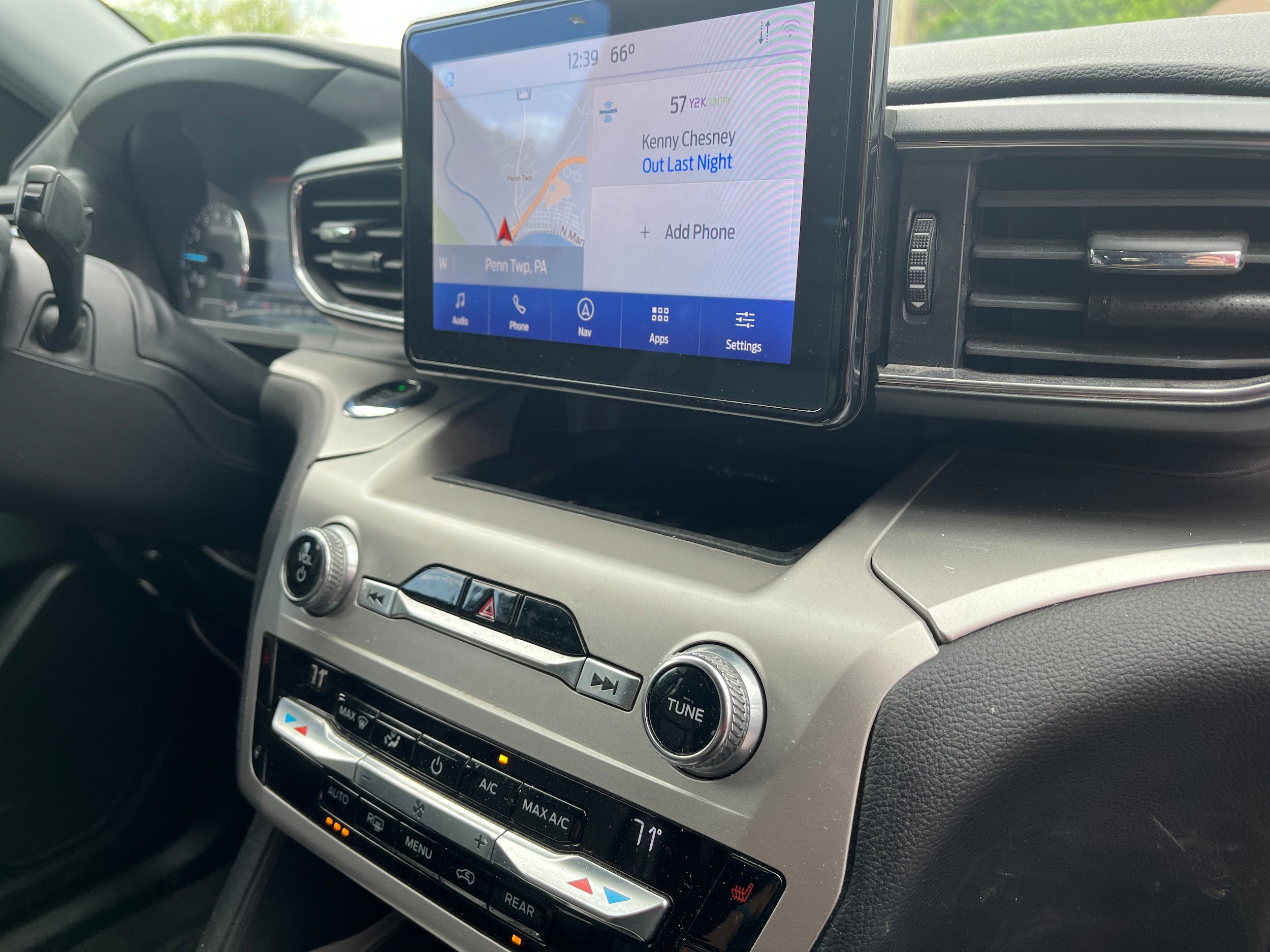 Used 2021 Ford Explorer XLT w/ Equipment Group 202A AWD/4WD image 13