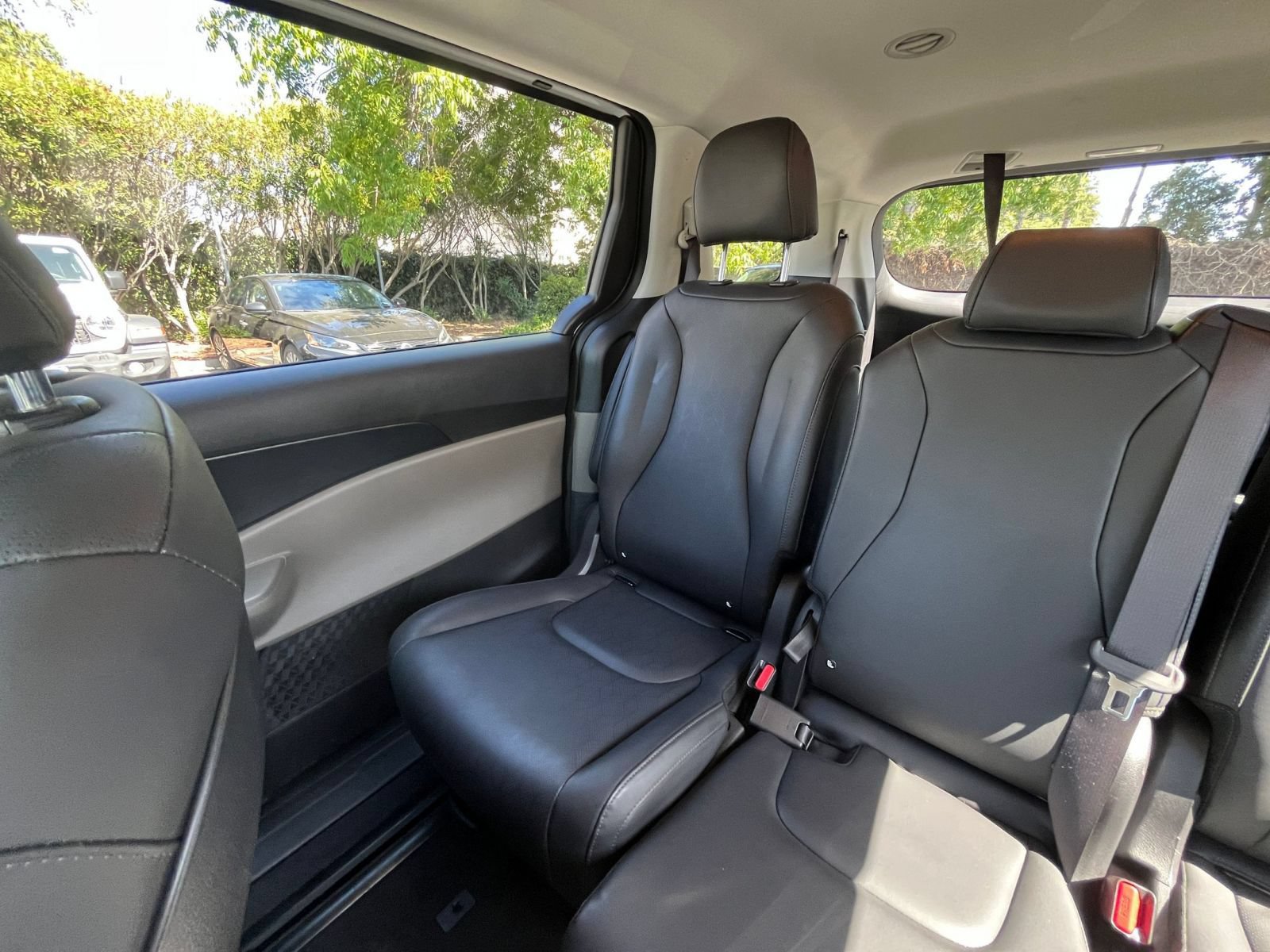 Used 2026 Kia Carnival FWD image 37