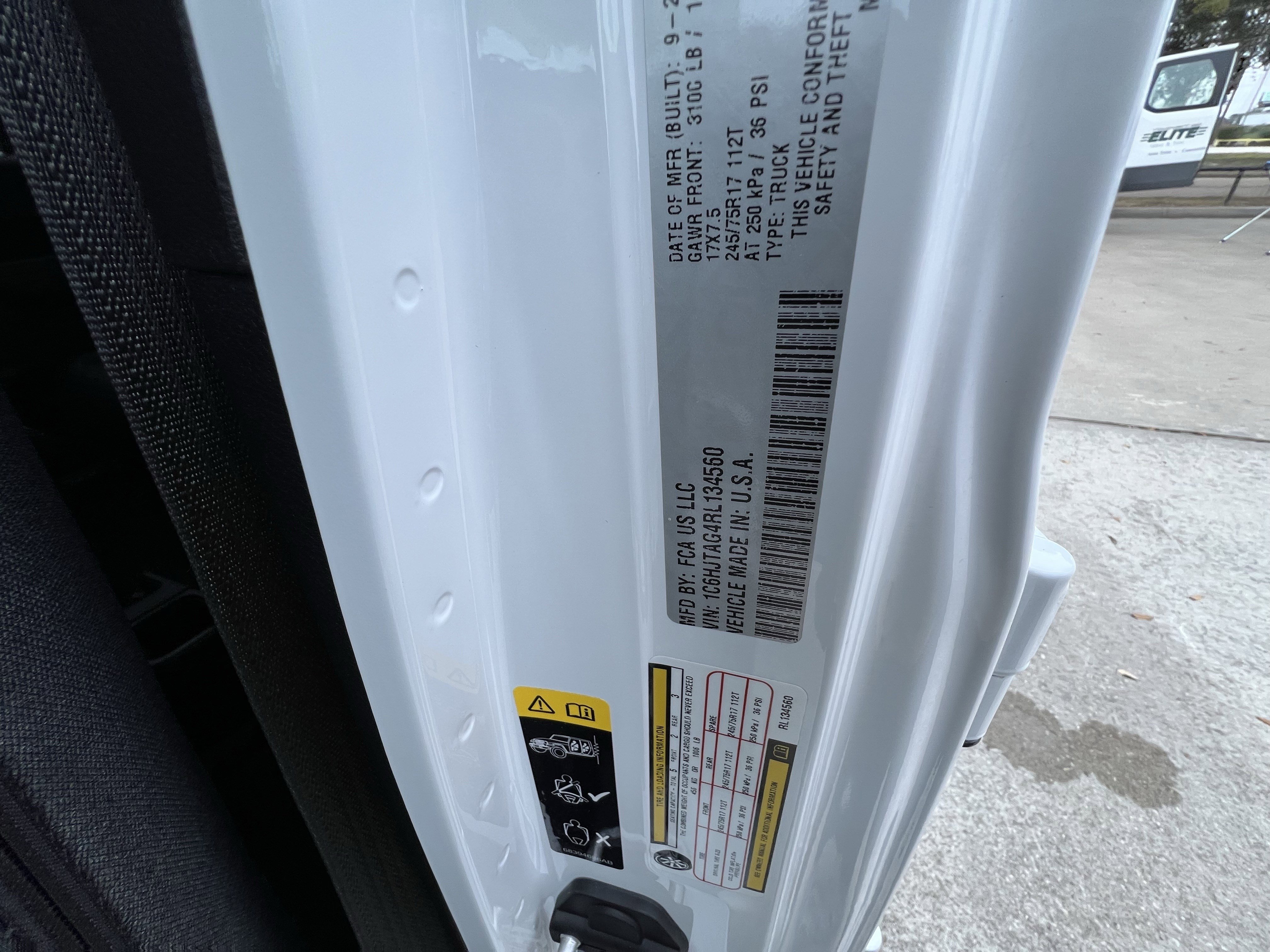 Used 2024 Jeep Gladiator Sport image 30