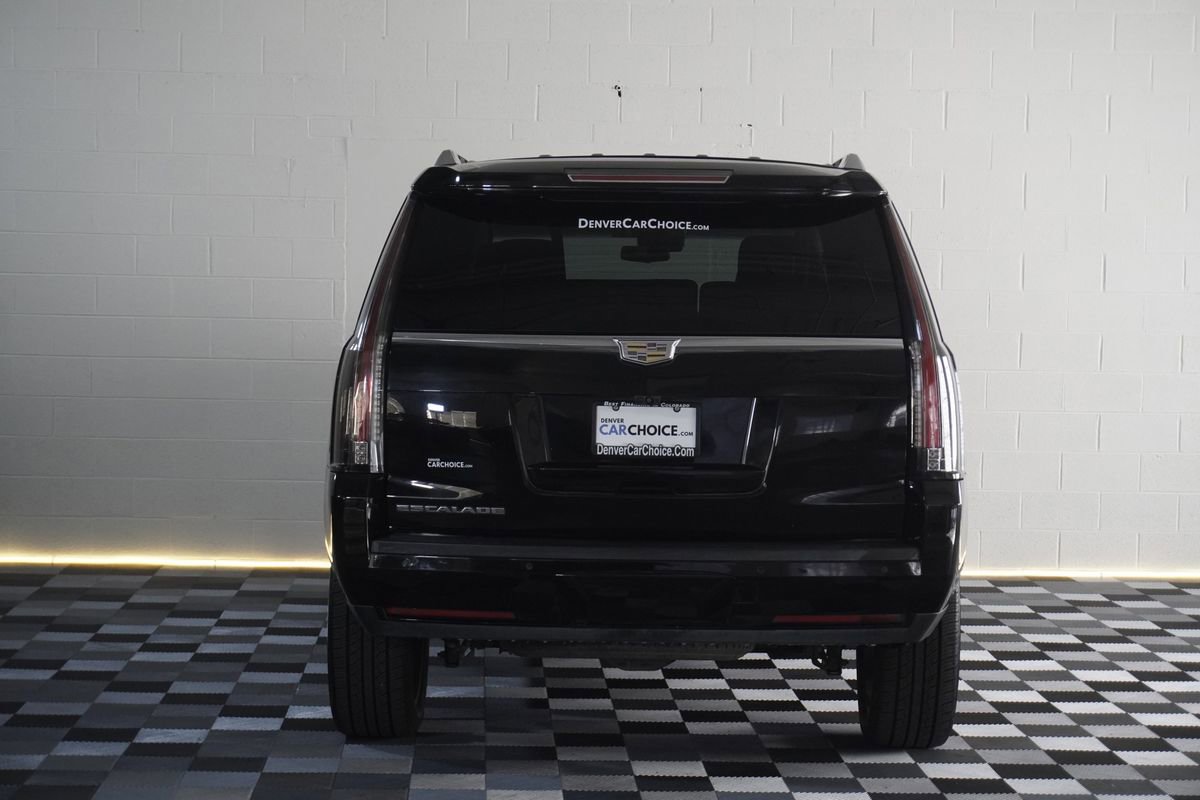 Used 2017 Cadillac Escalade Premium Luxury image 4