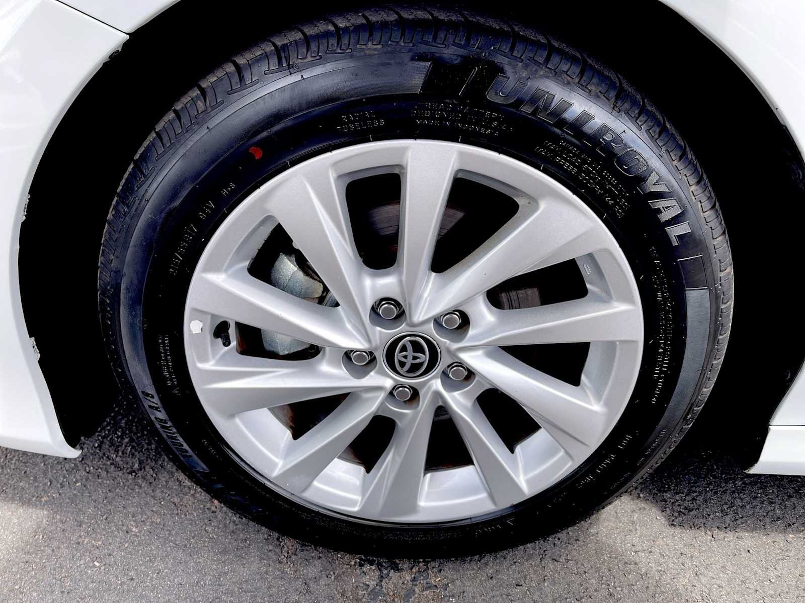 Used 2024 Toyota Camry LE FWD image 19
