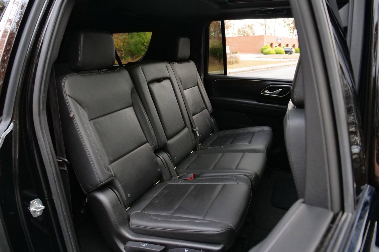 Used 2021 Chevrolet Suburban LT image 34